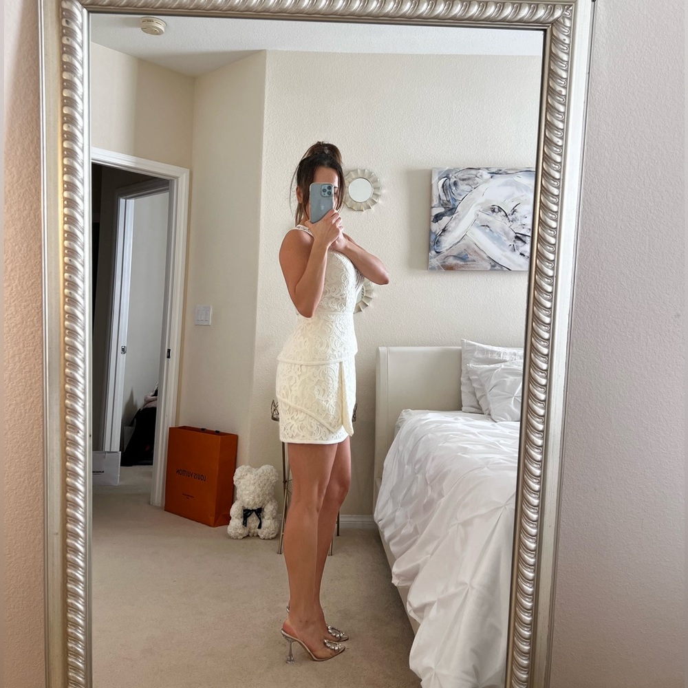๐ BcbgMaxAzria White Dress - Picture 9 of 9